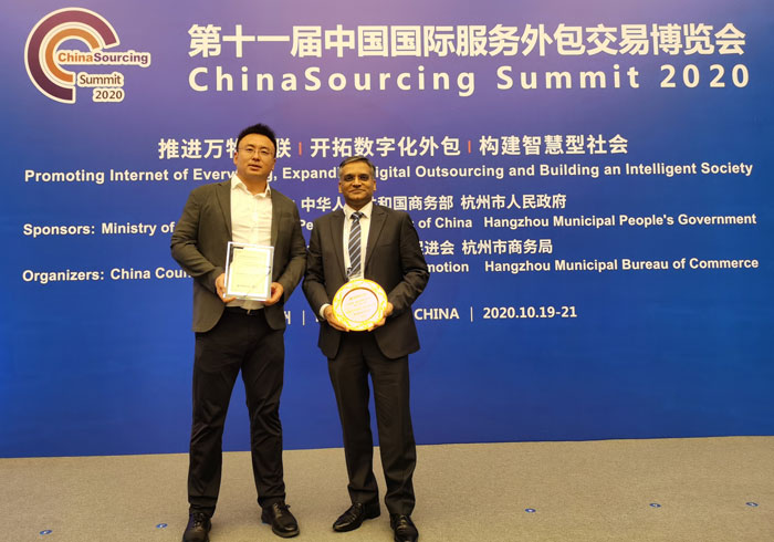 欧斯中国在第一次中国国际国外服务外包博士会上喜获两大厦